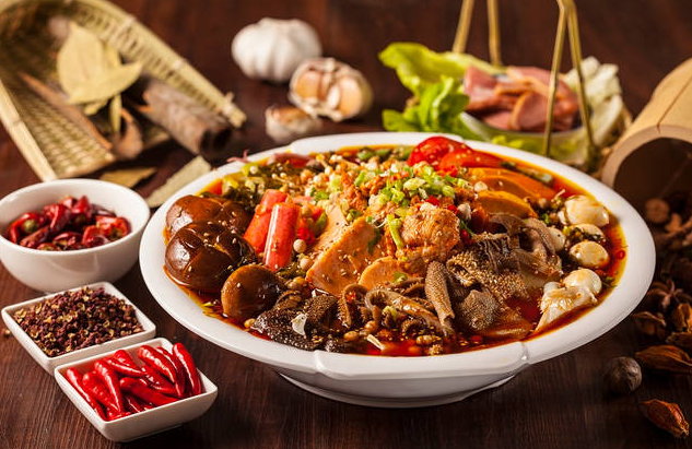 成都干拌冒菜：口感麻辣，回味無窮