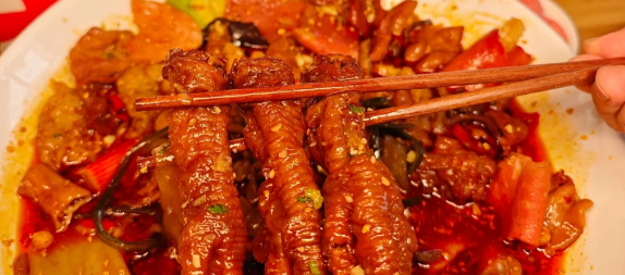 開(kāi)冒菜店到底賺不賺錢(qián)？帽牌貨冒菜來(lái)告訴你