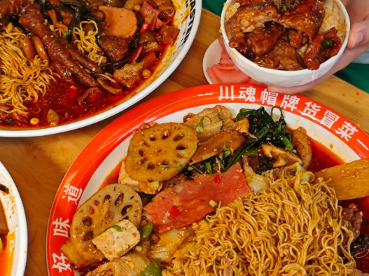 冒菜店沒(méi)人氣？帽牌貨教你幾招，顧客坐滿店